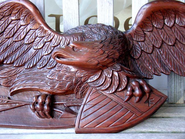 A beautiful carved mahogany American Eagle, first half of the 20th century.